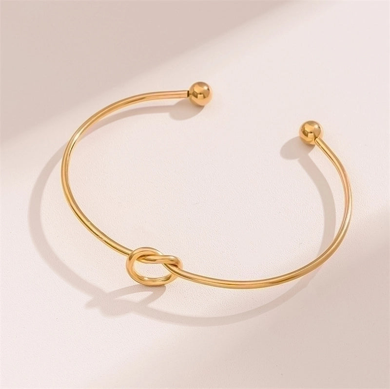Ava Knot Bracelete